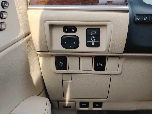 Car image 29
