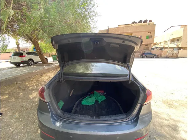 Car image 18
