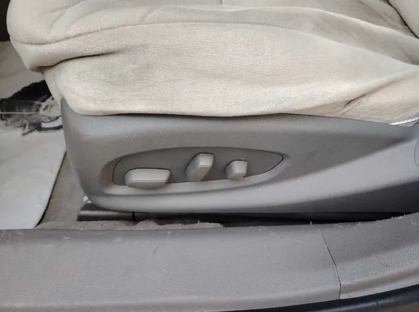 Car image 36