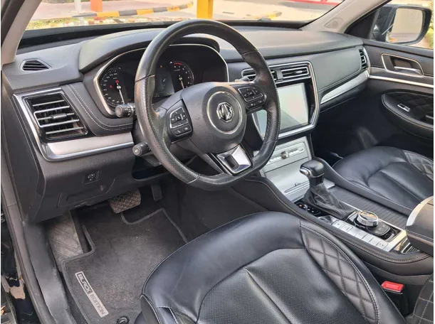 Car image 11