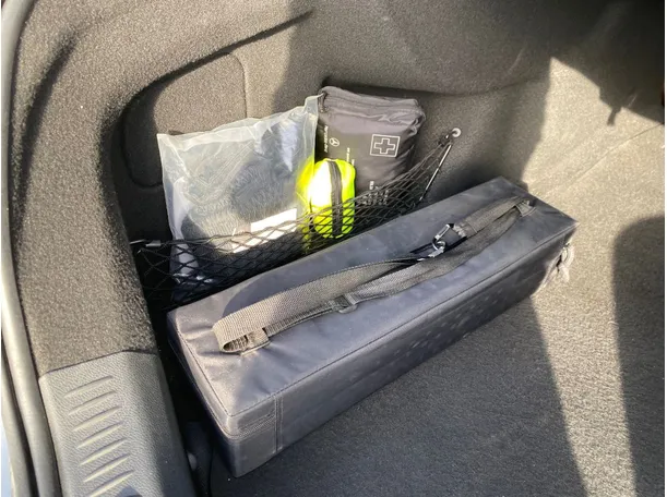 Car image 27