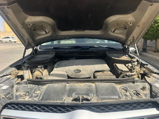 Car image 26