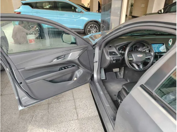 Car image 11