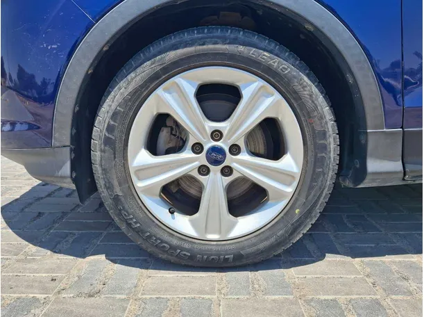 Car image 9