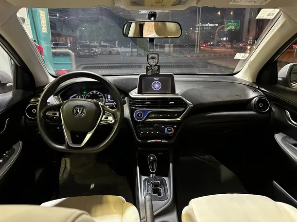 Car image 16