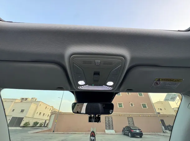 Car image 24