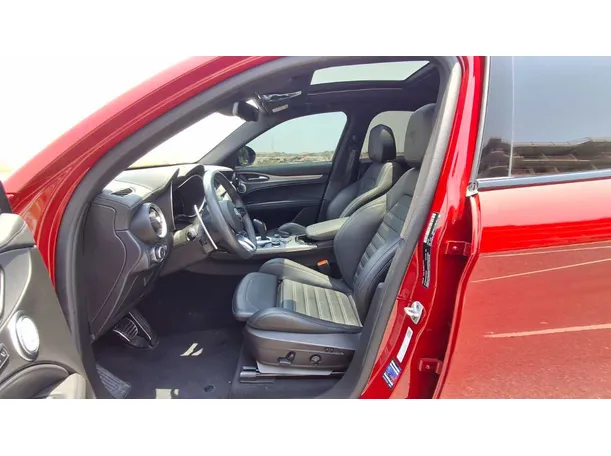 Car image 12