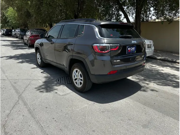 Car image 7