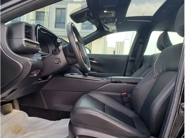 Car image 11