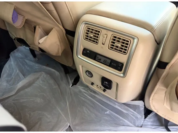 Car image 27