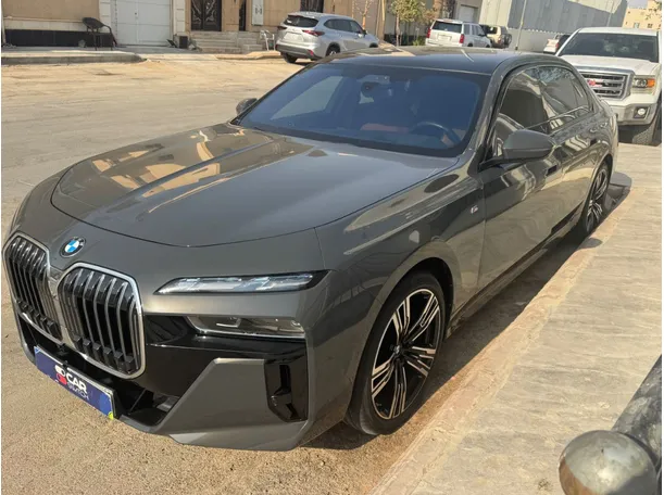 2024 بي ام دبليو 735 في الرياض
