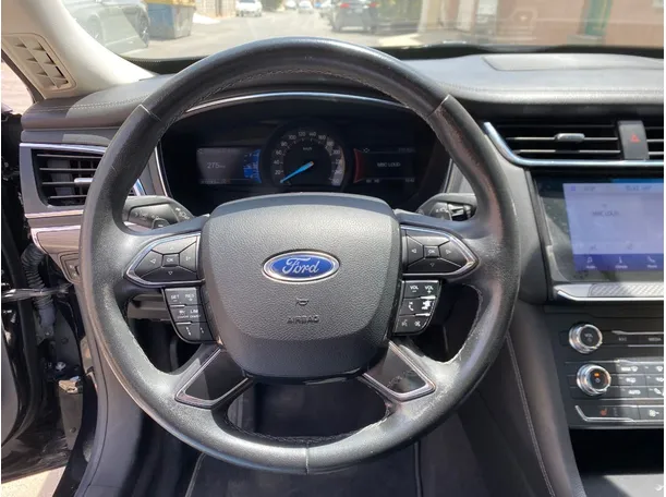 Car image 19