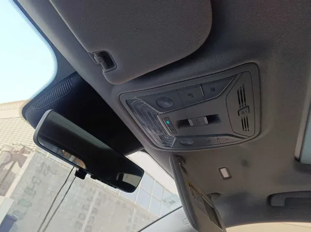 Car image 32