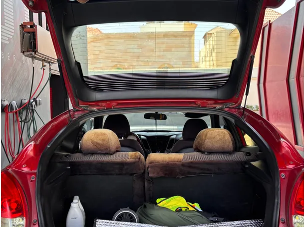Car image 15