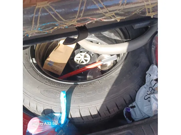 Car image 30