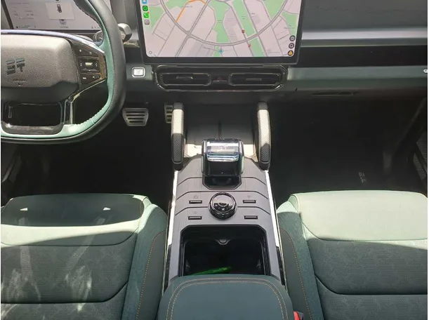 Car image 15
