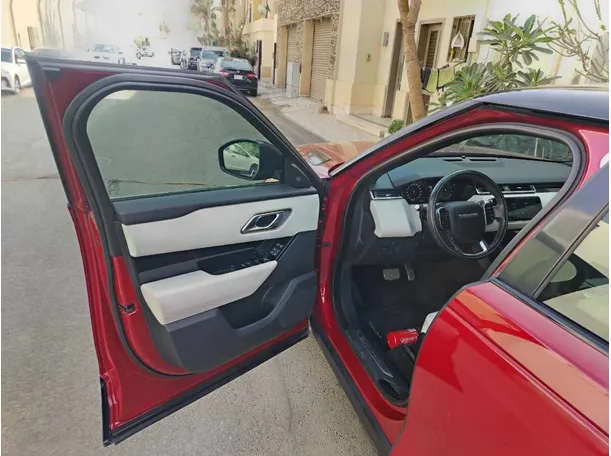Car image 13