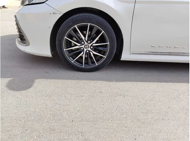 Car image 10