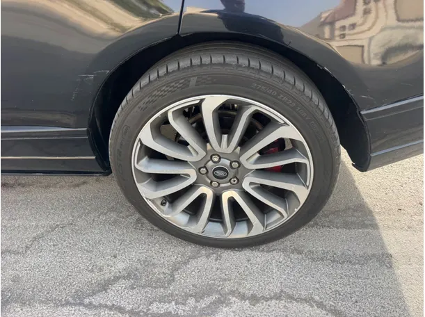 Car image 9