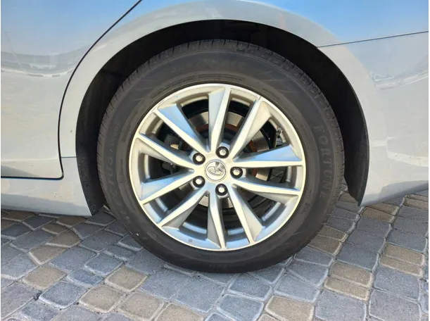 Car image 10