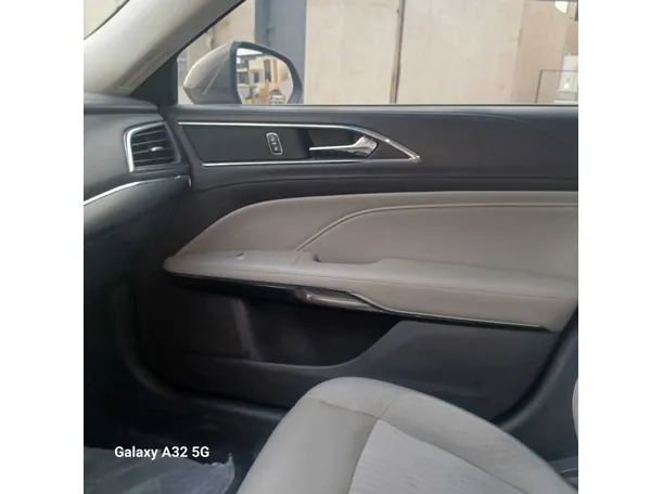 Car image 23