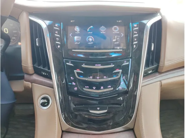 Car image 18