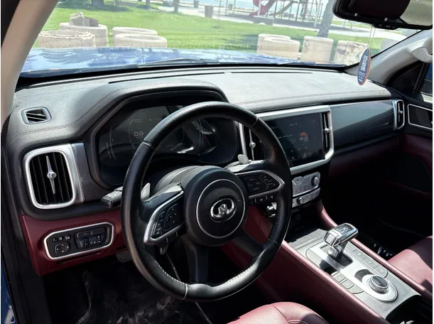 Car image 13