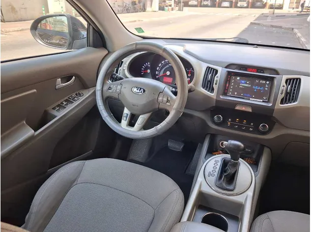 Car image 17
