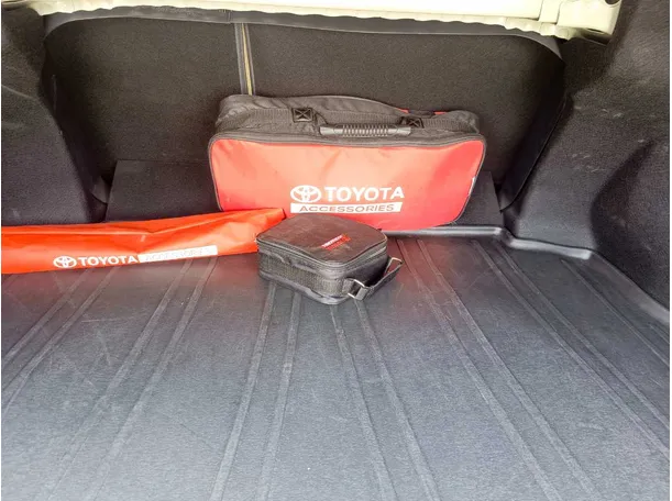 Car image 30
