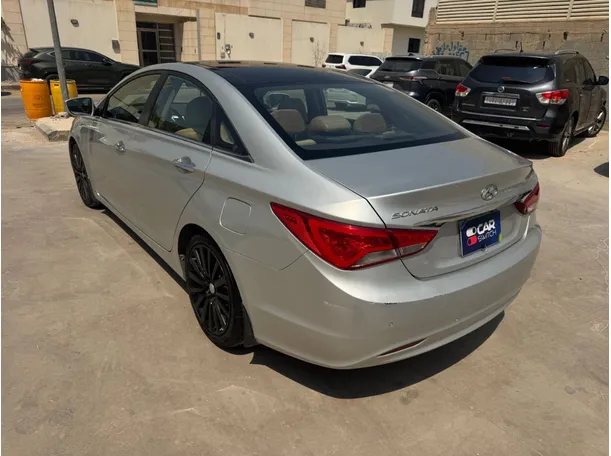 Car image 7