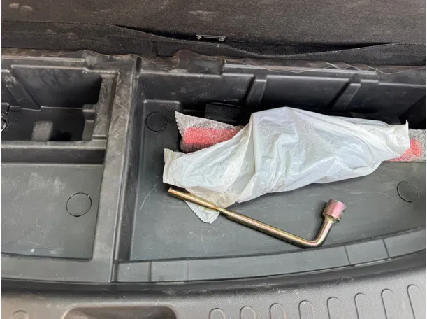 Car image 20