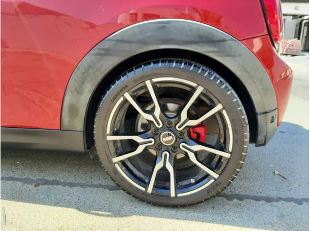 Car image 9