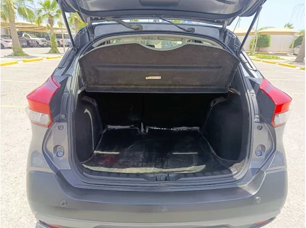 Car image 28