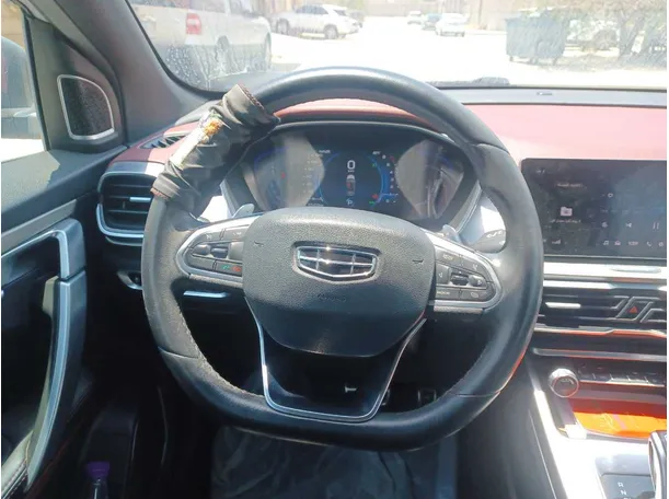 Car image 16
