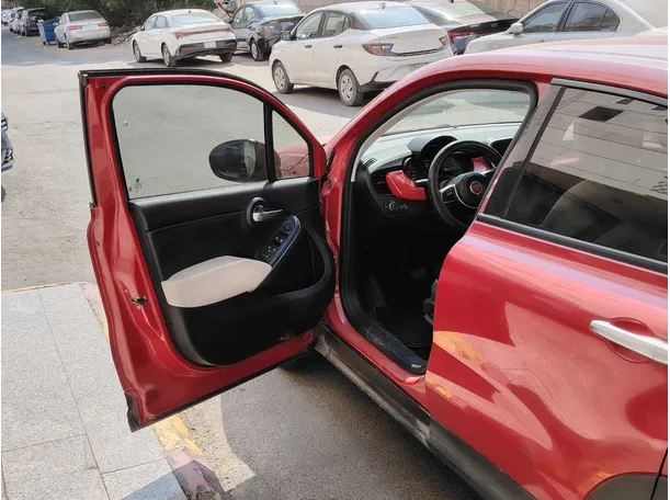 Car image 11