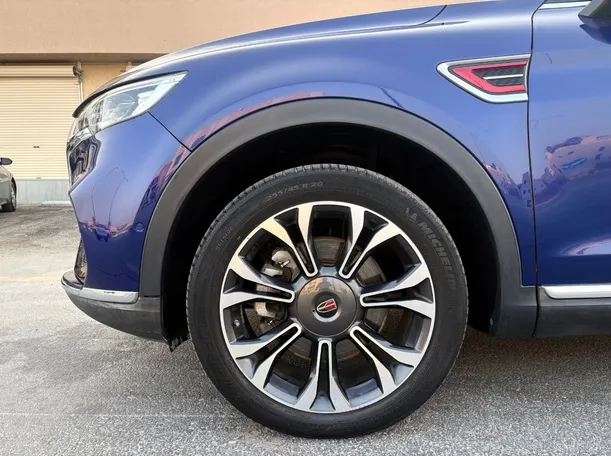 Car image 9