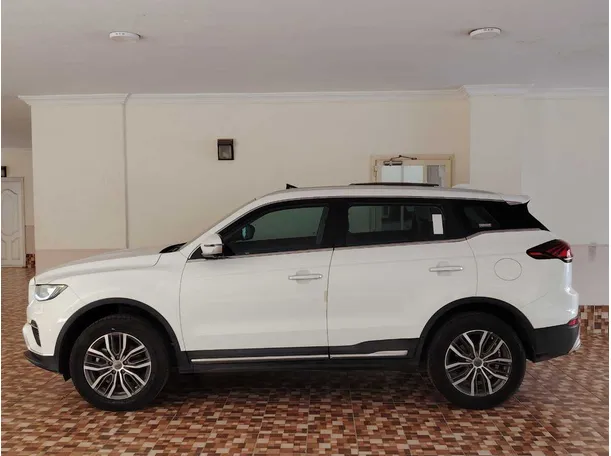 Car image 8