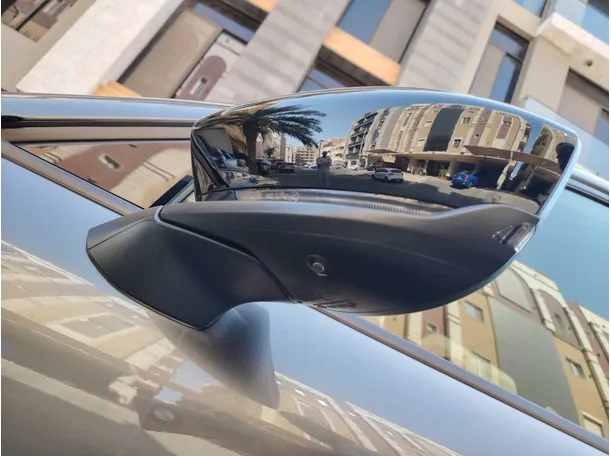 Car image 29