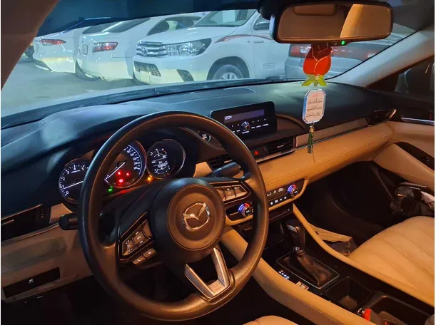 Car image 11