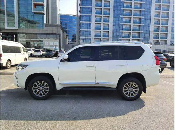 Car image 8
