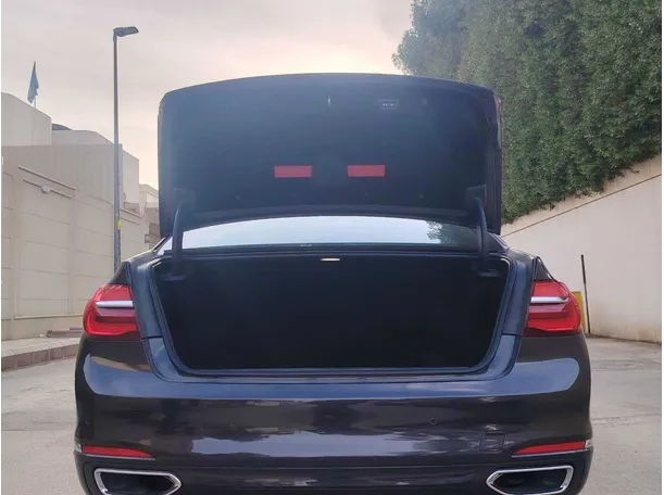 Car image 25