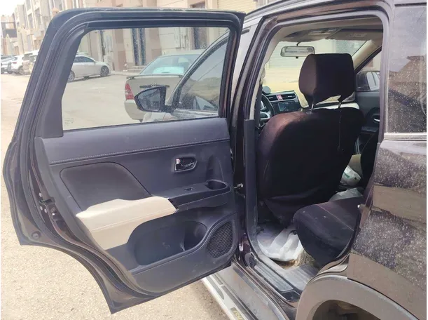 Car image 15