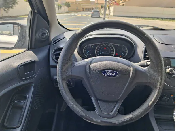 Car image 17