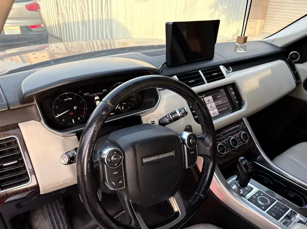Car image 13