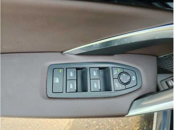 Car image 36