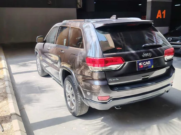 Car image 7