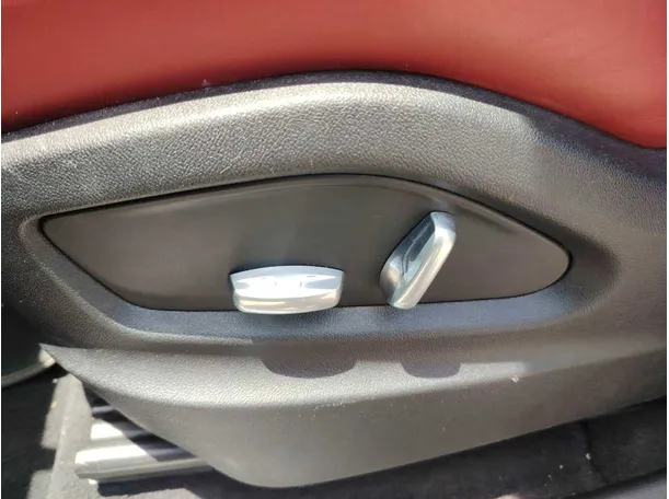Car image 36