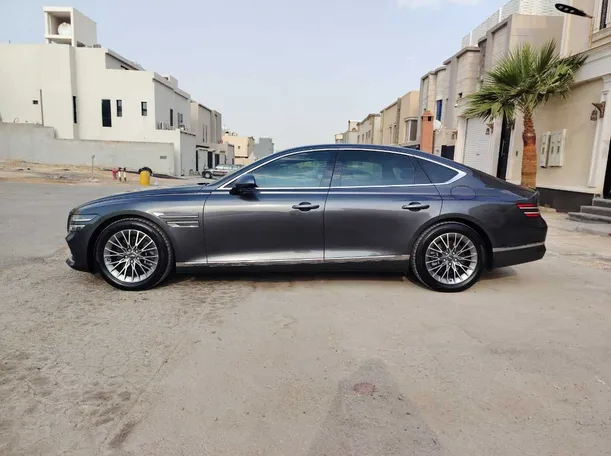 Car image 9