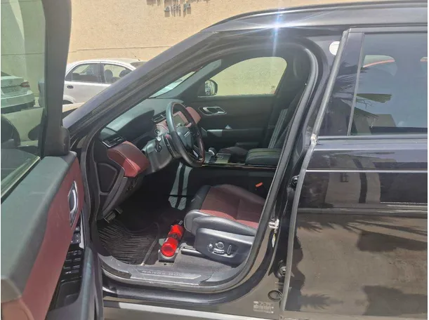 Car image 12