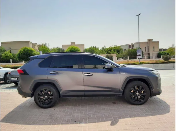Car image 8